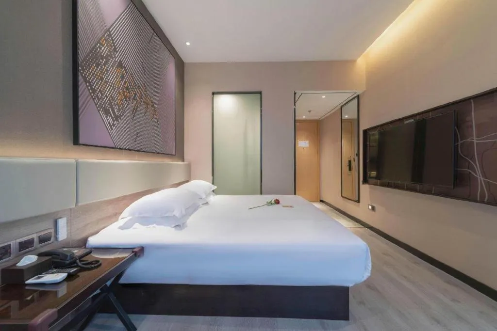 Bed in IU Hotels· Wuhan Jianghan Road Metro Station