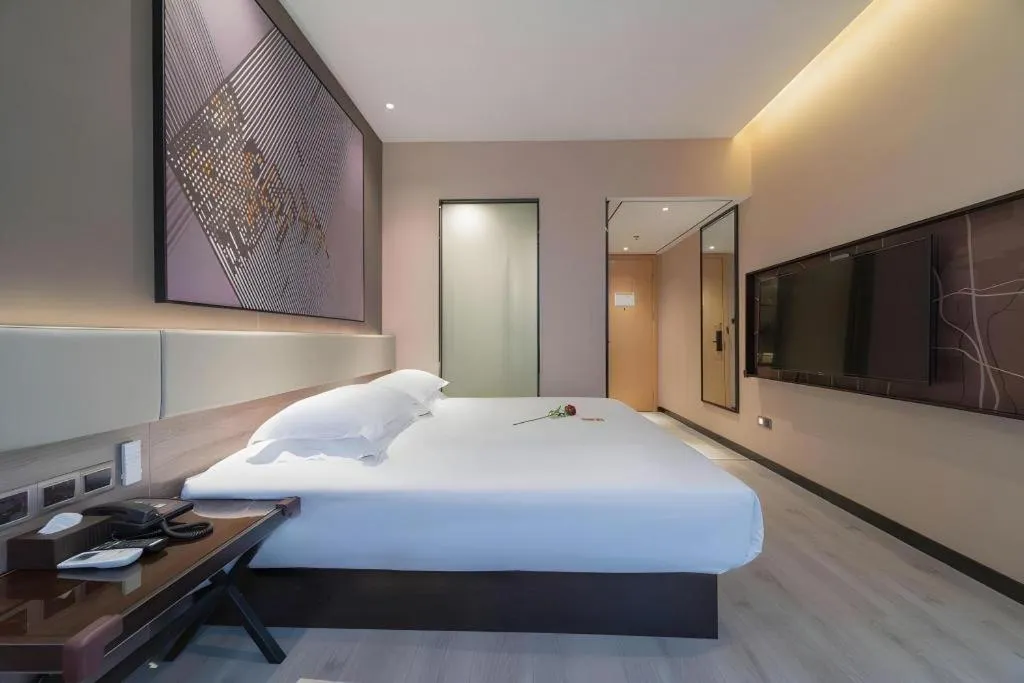 Bed in IU Hotels· Wuhan Jianghan Road Metro Station