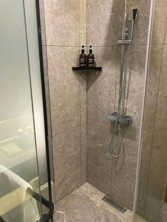 IU Hotels· Wuhan Jianghan Road Metro Station