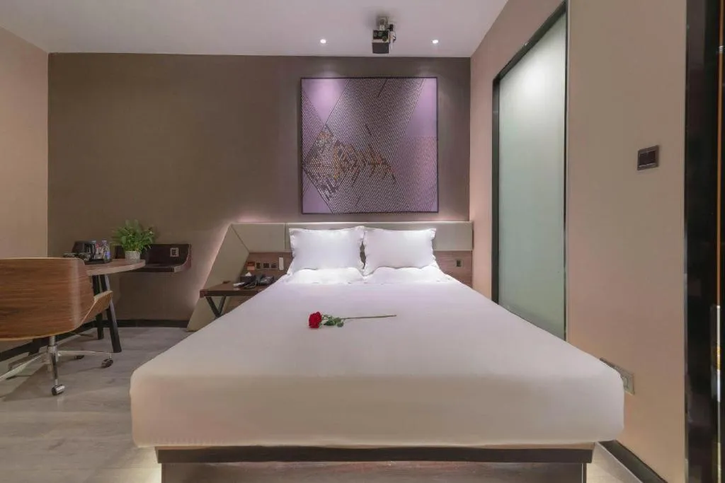 Bed in IU Hotels· Wuhan Jianghan Road Metro Station