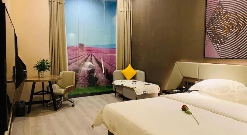 Bed in IU Hotels· Wuhan Jianghan Road Metro Station