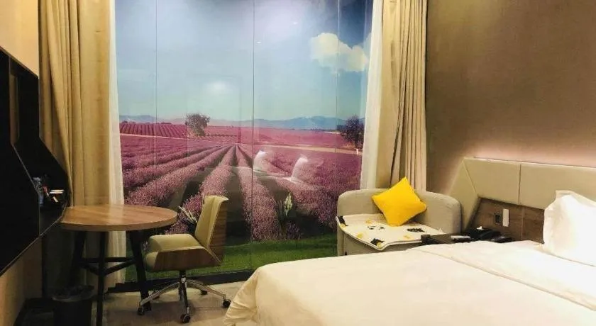 Bed in IU Hotels· Wuhan Jianghan Road Metro Station