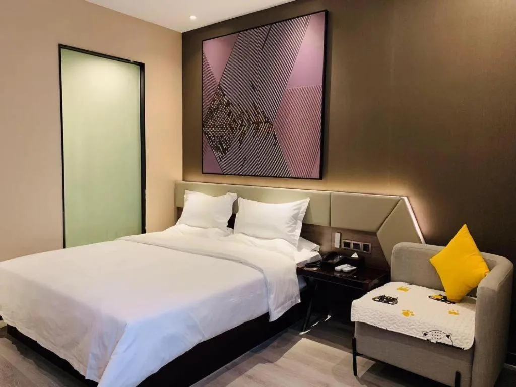 Bed in IU Hotels· Wuhan Jianghan Road Metro Station