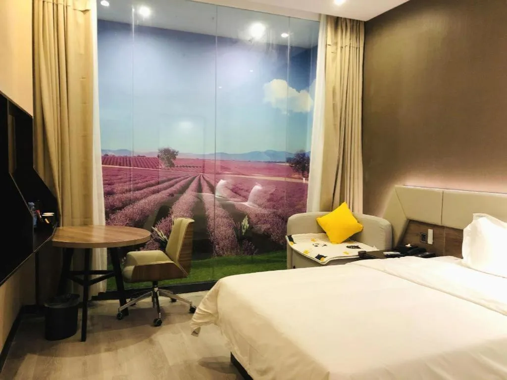 Bed in IU Hotels· Wuhan Jianghan Road Metro Station