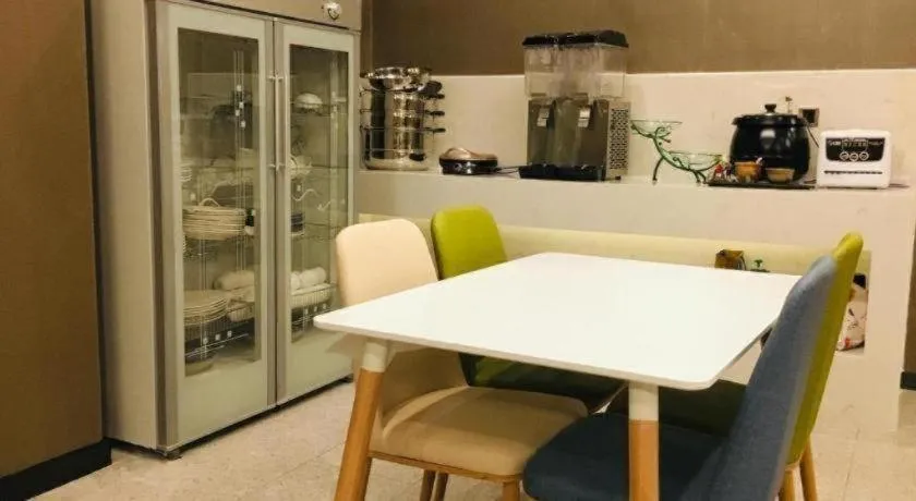 IU Hotels· Wuhan Jianghan Road Metro Station