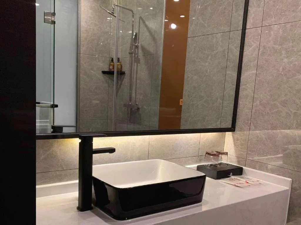 IU Hotels· Wuhan Jianghan Road Metro Station