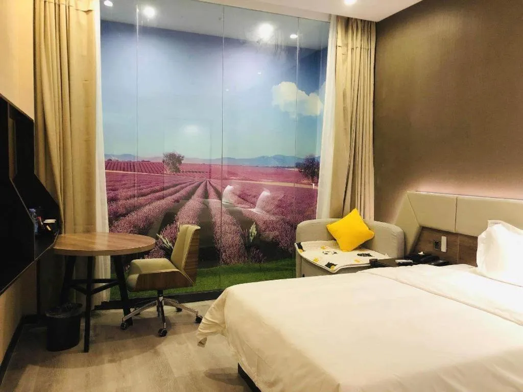 Bed in IU Hotels· Wuhan Jianghan Road Metro Station