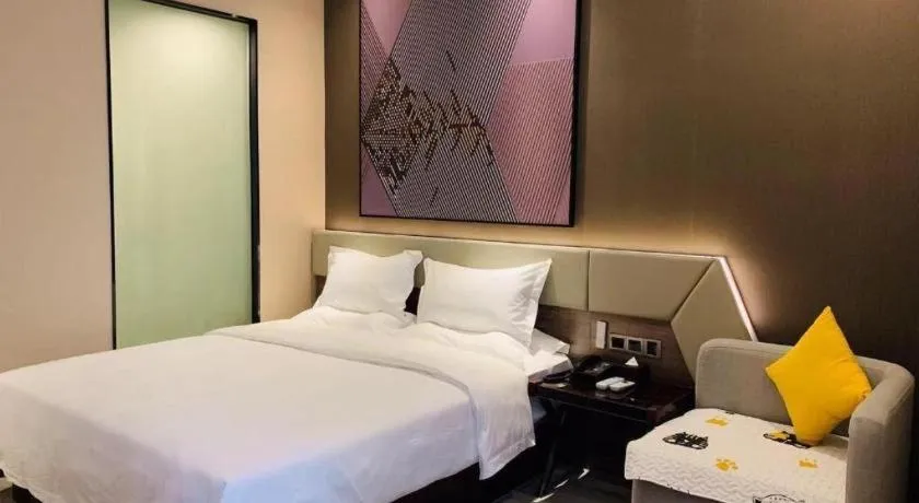 Bed in IU Hotels· Wuhan Jianghan Road Metro Station