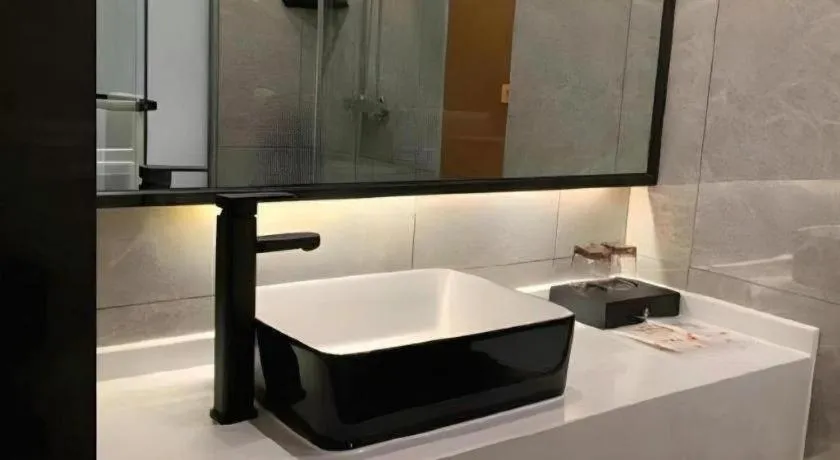 IU Hotels· Wuhan Jianghan Road Metro Station