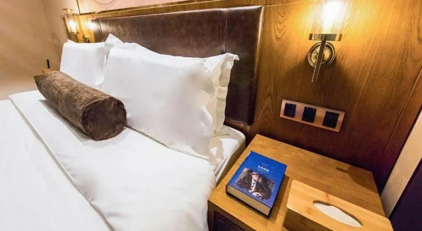 Bed in James Joyce Coffetel Changchun People's Square