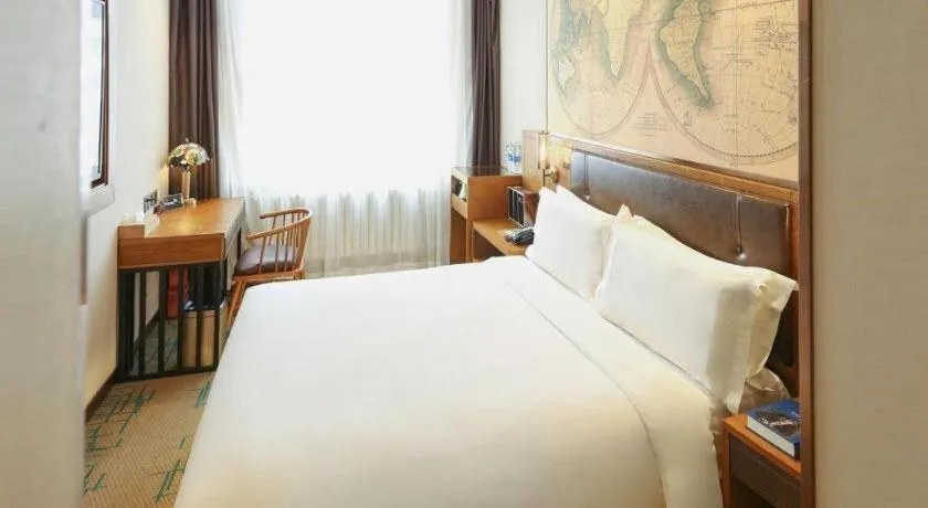 Bed in James Joyce Coffetel Changchun People's Square