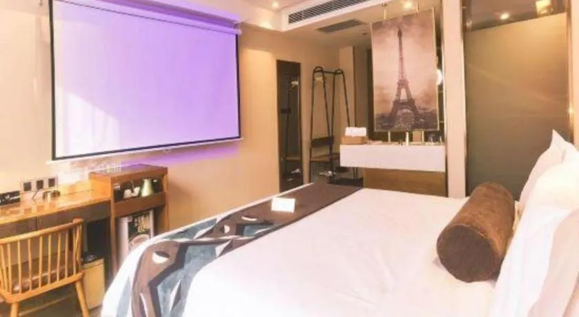 Bed in James Joyce Coffetel Changchun People's Square