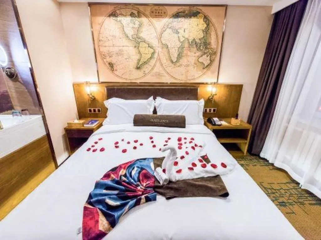 Bed in James Joyce Coffetel Changchun People's Square