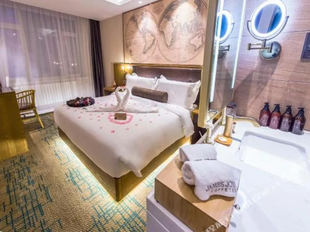 Bed in James Joyce Coffetel Changchun People's Square