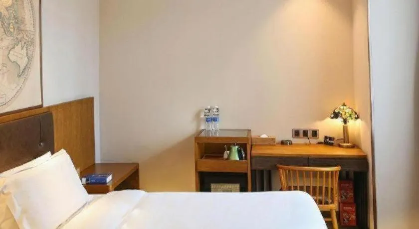 Bed in James Joyce Coffetel Changchun People's Square