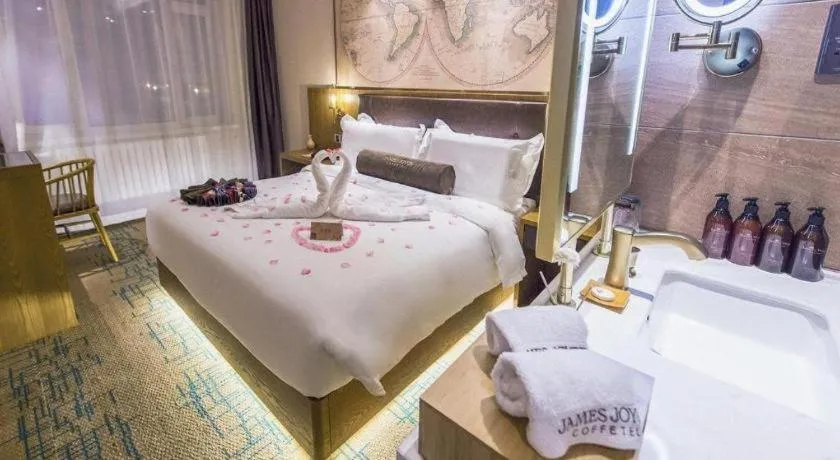 Bed in James Joyce Coffetel Changchun People's Square