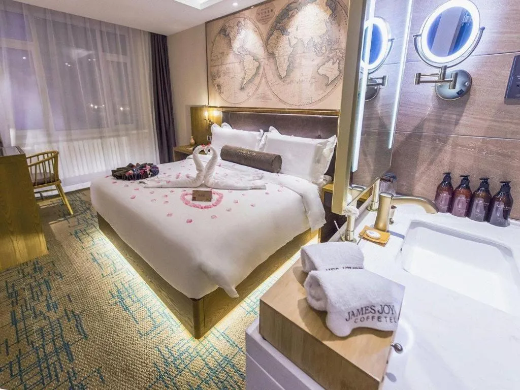 Bed in James Joyce Coffetel Changchun People's Square