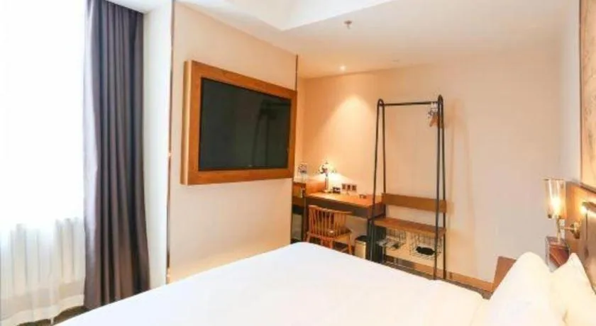 Bed in James Joyce Coffetel Changchun People's Square