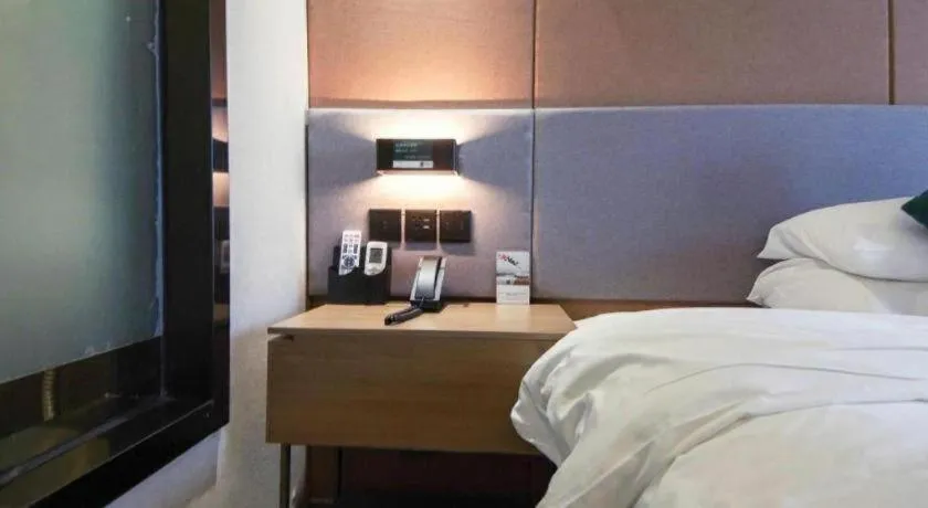 Bed in UP and IN Hotel Jiangxi Nanchang City Nanchang County Liantang Zhong Avenue Huarunwanjia