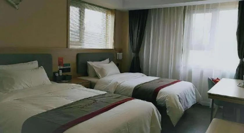 Bed in Thank Inn Plus Hotel Xinjiang Urumqi Tianshan District Bingtuan Erzhong