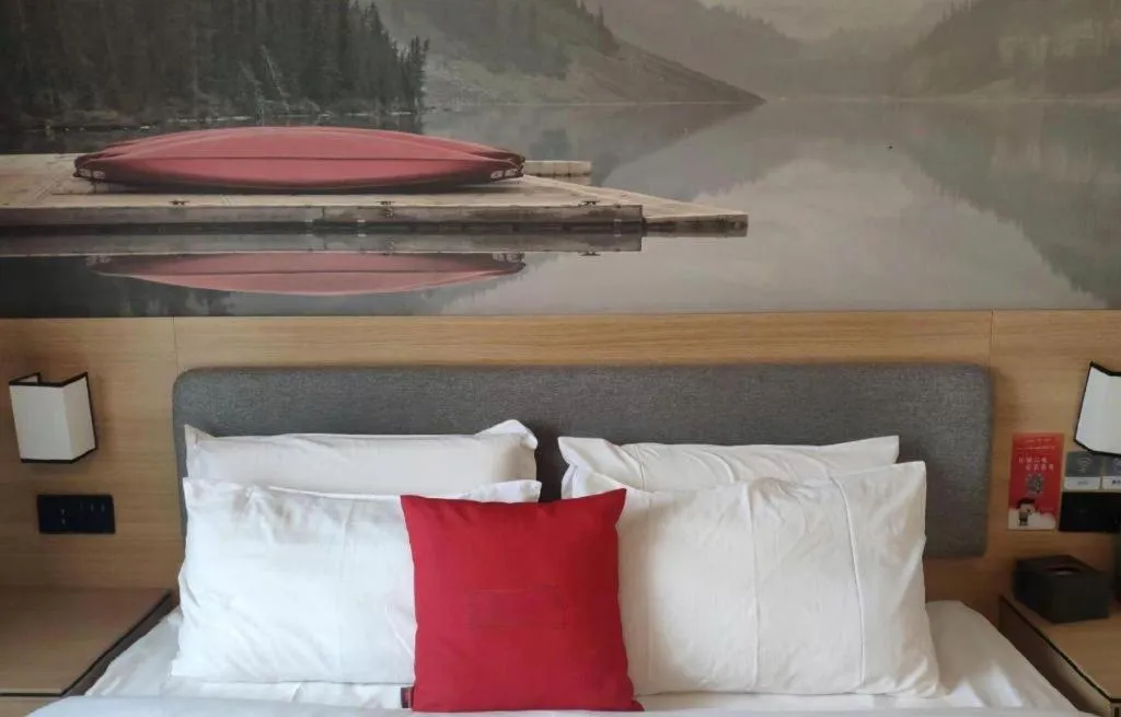 Bed in Thank Inn Plus Hotel Xinjiang Urumqi Tianshan District Bingtuan Erzhong