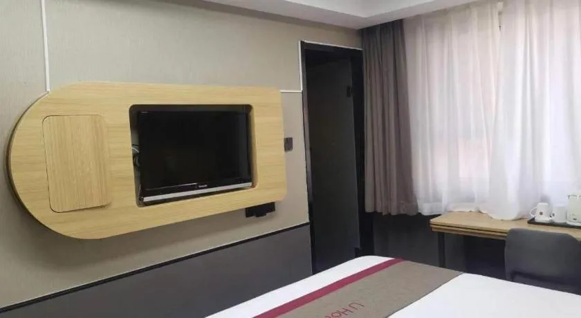 Bed in Thank Inn Plus Hotel Xinjiang Urumqi Tianshan District Bingtuan Erzhong