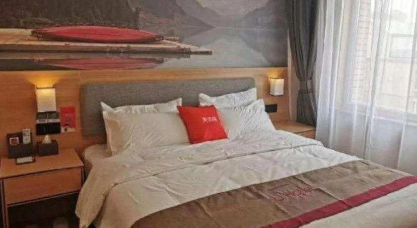 Bed in Thank Inn Plus Hotel Xinjiang Urumqi Tianshan District Bingtuan Erzhong