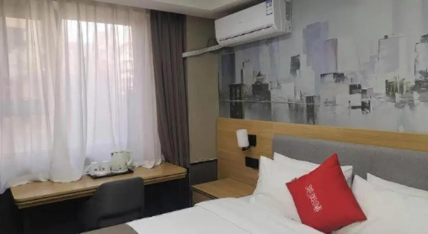 Bed in Thank Inn Plus Hotel Xinjiang Urumqi Tianshan District Bingtuan Erzhong