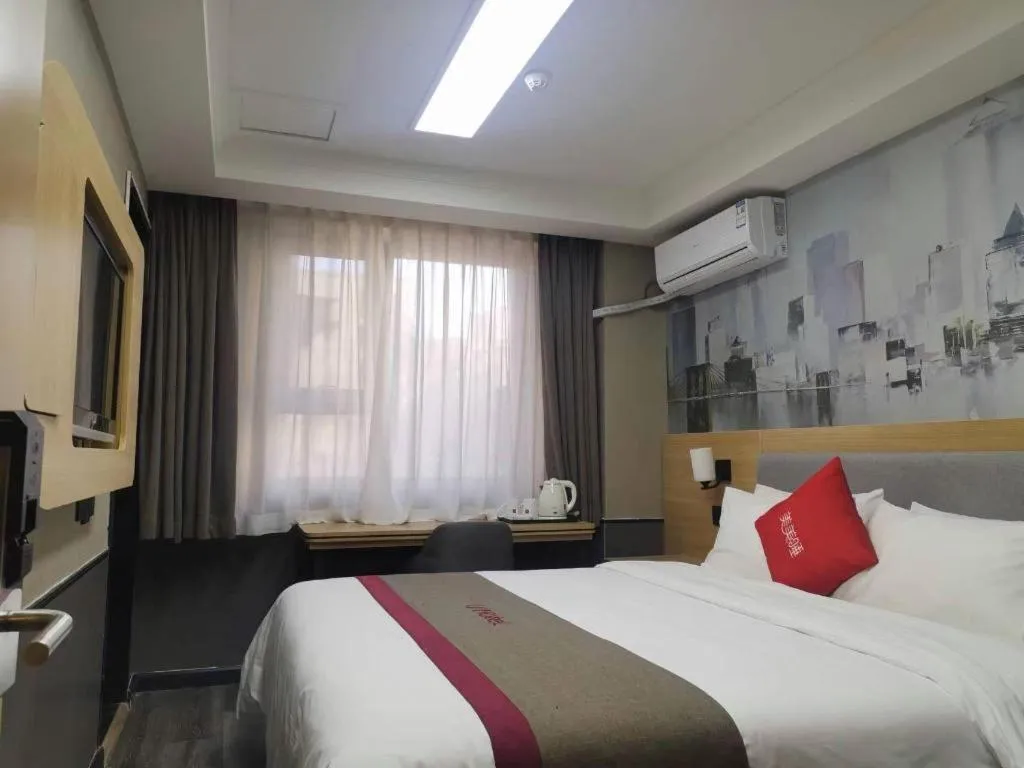 Bed in Thank Inn Plus Hotel Xinjiang Urumqi Tianshan District Bingtuan Erzhong