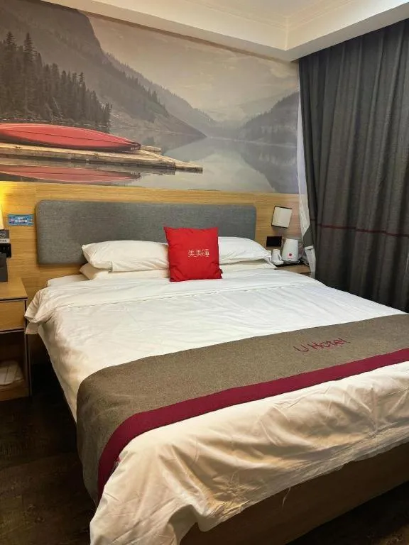 Bed in Thank Inn Plus Hotel Xinjiang Urumqi Tianshan District Bingtuan Erzhong