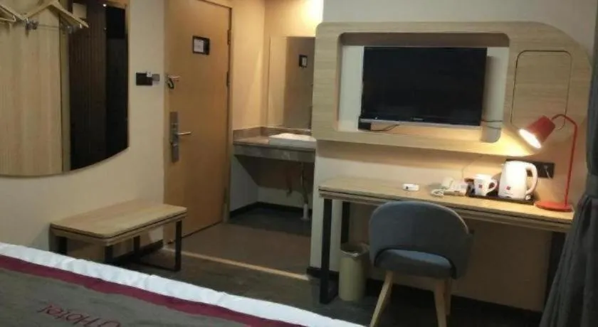 Bed in Thank Inn Plus Hotel Xinjiang Urumqi Tianshan District Bingtuan Erzhong