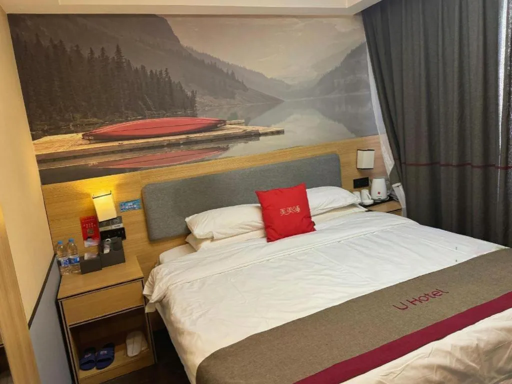 Bed in Thank Inn Plus Hotel Xinjiang Urumqi Tianshan District Bingtuan Erzhong