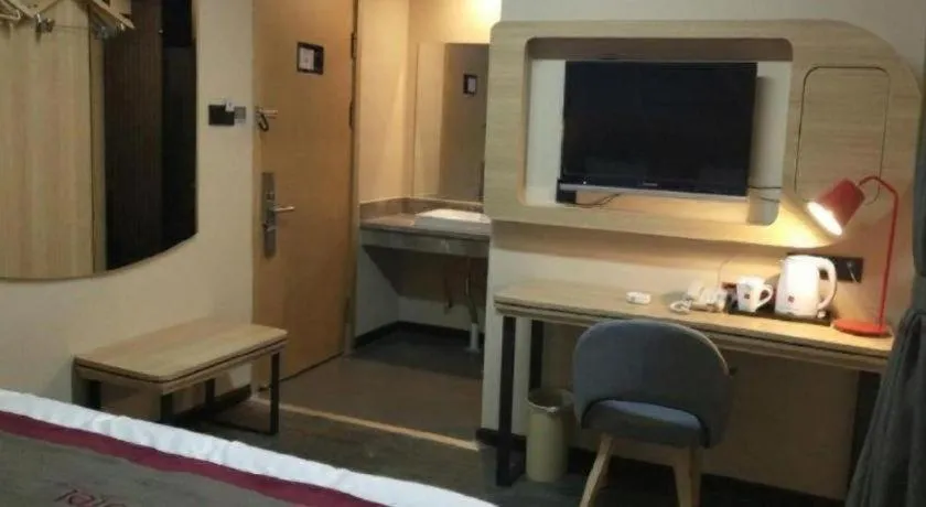 Bed in Thank Inn Plus Hotel Xinjiang Urumqi Tianshan District Bingtuan Erzhong