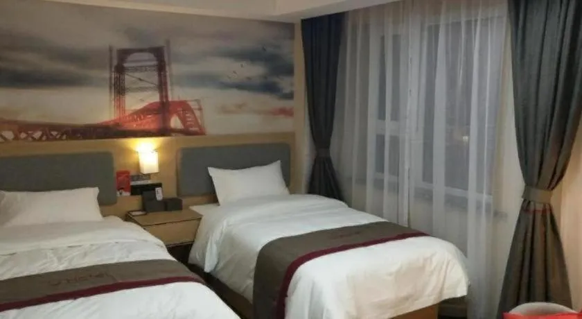 Bed in Thank Inn Plus Hotel Xinjiang Urumqi Tianshan District Bingtuan Erzhong