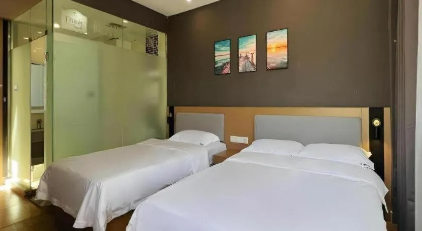 Bed in Thank Inn Hotel Hainan Sanya Sanya Bay Seascape Branch