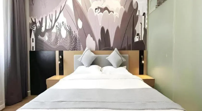 Bed in Thank Inn Hotel Hainan Sanya Sanya Bay Seascape Branch