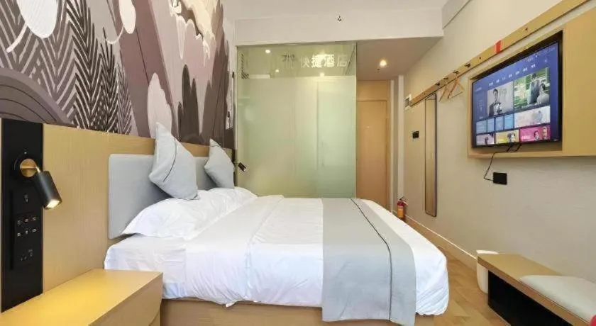 Bed in Thank Inn Hotel Hainan Sanya Sanya Bay Seascape Branch