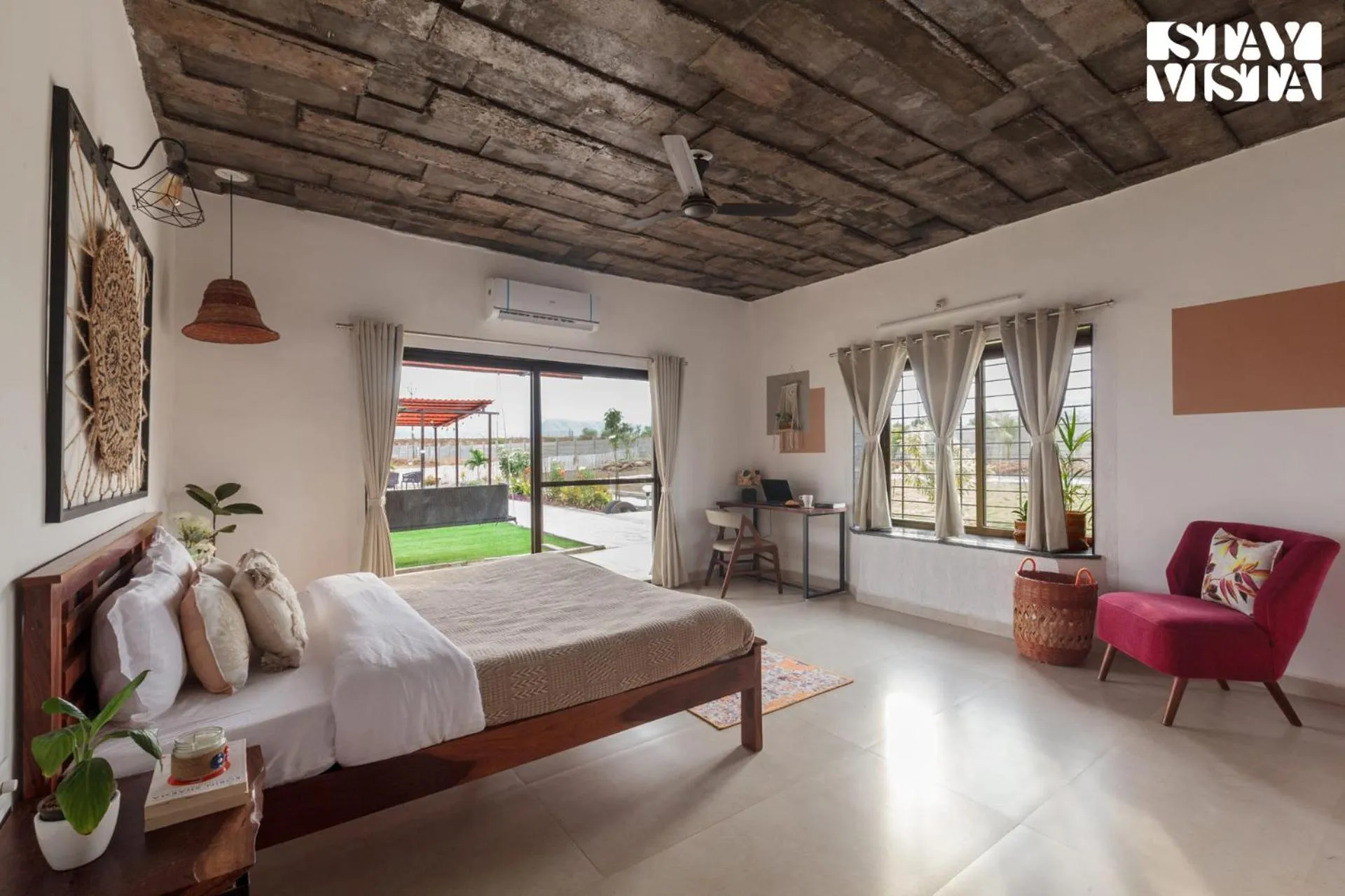 Bedroom, Bed in StayVista at Mangifera Agro Estate with Pool, Wi-Fi