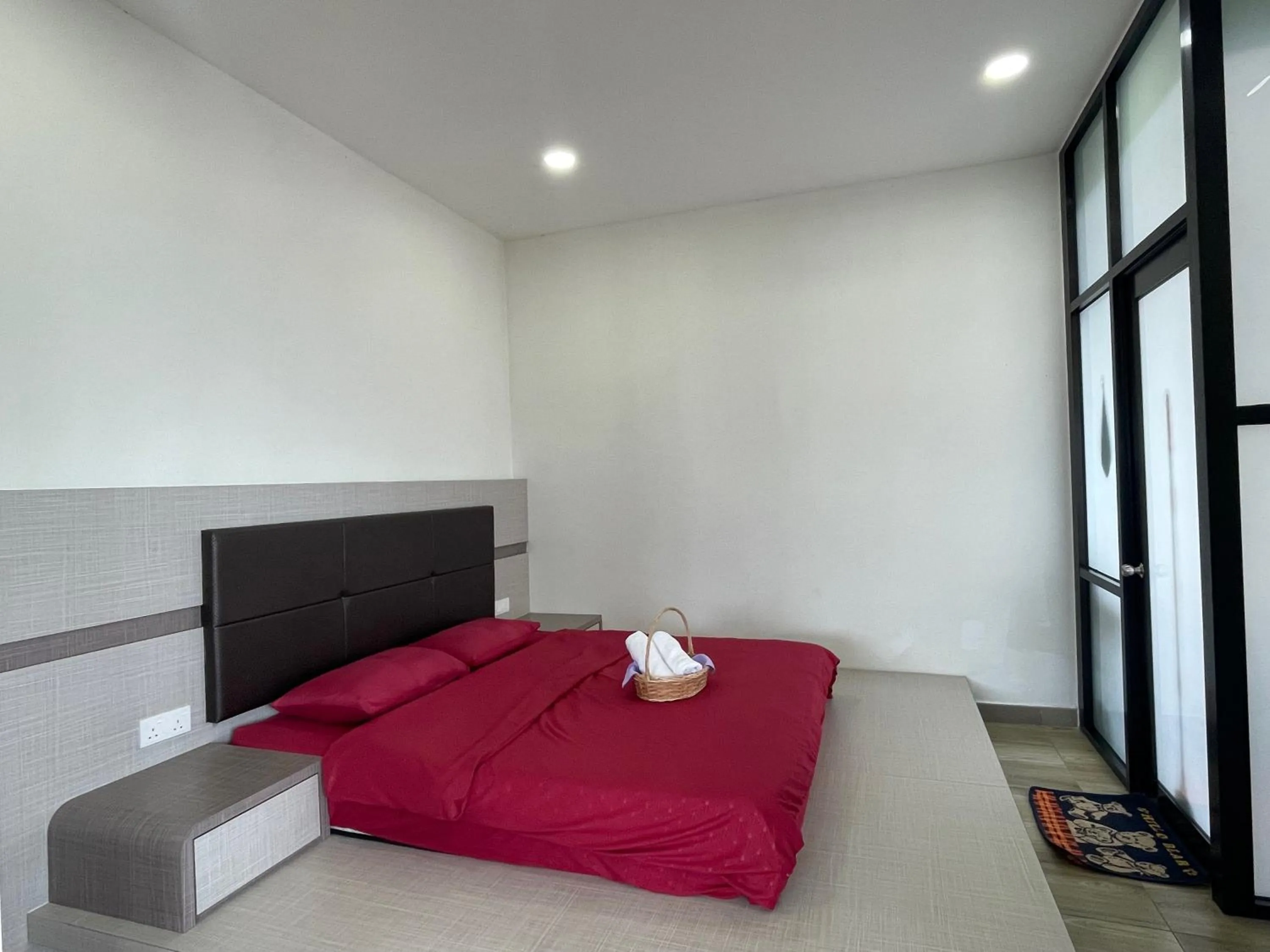 Bed in The Octagon Suites at Ipoh City Centre, 6 pax