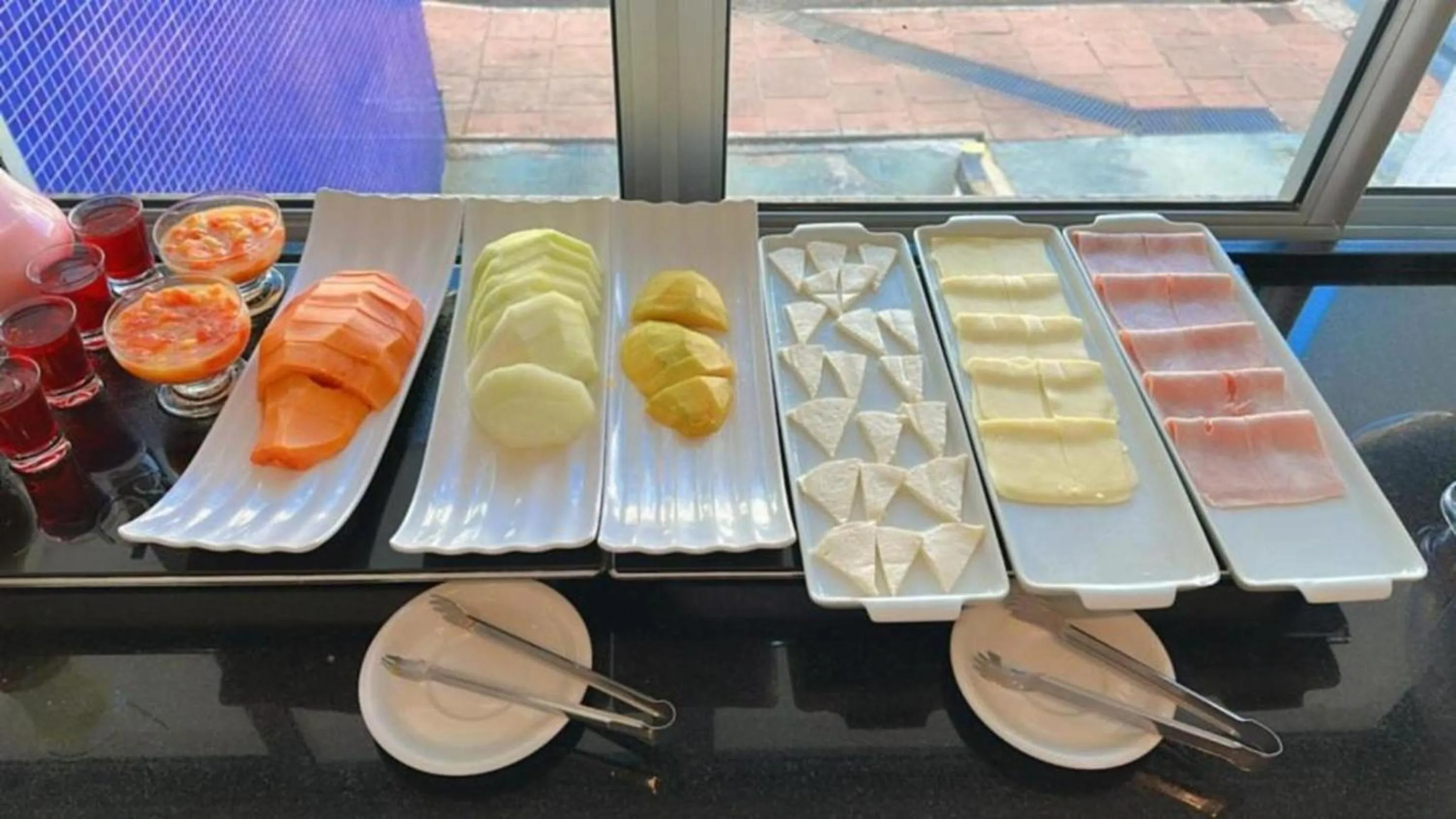 Food and drinks in Lym Flat Hotel