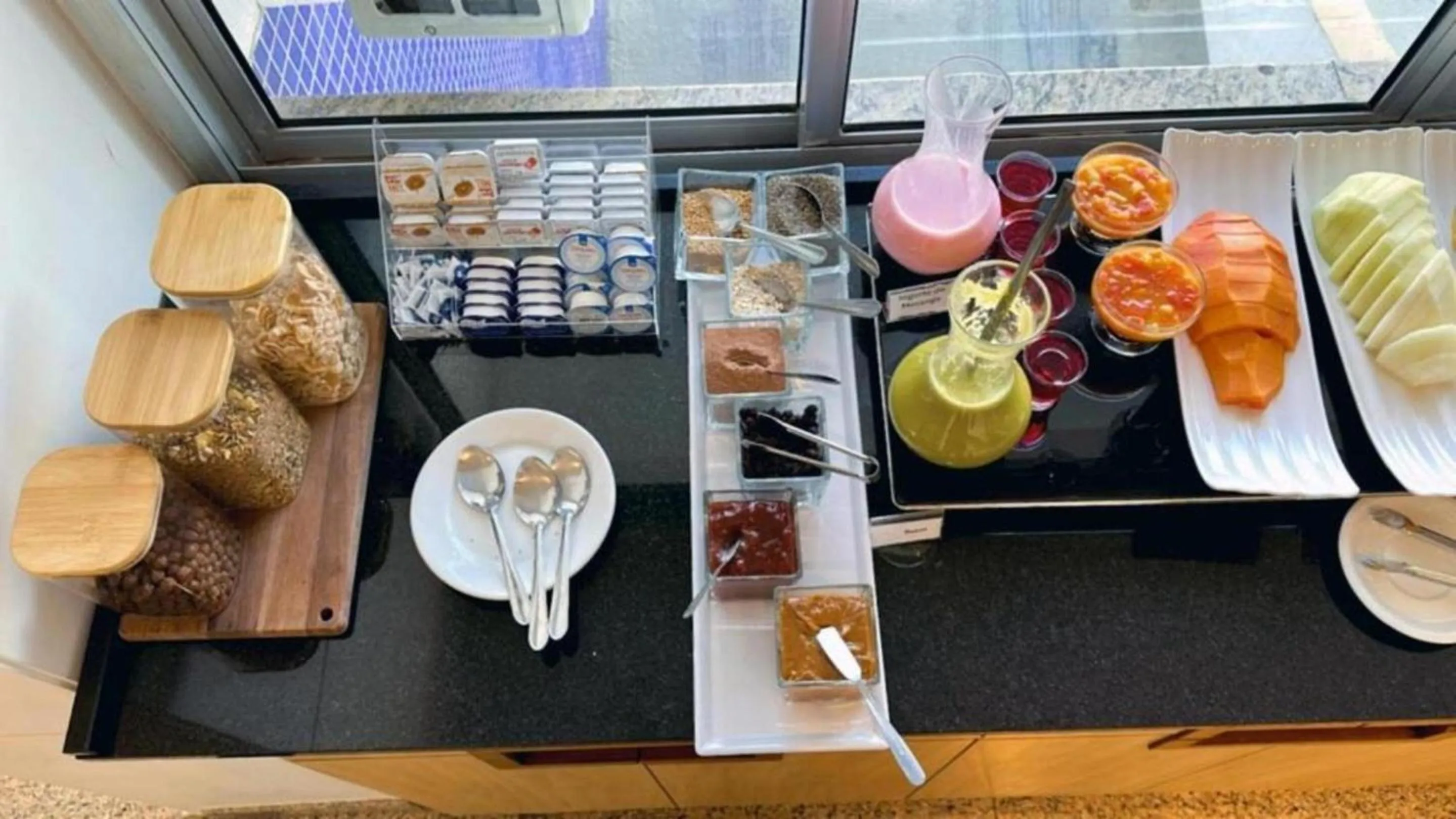 Food and drinks in Lym Flat Hotel