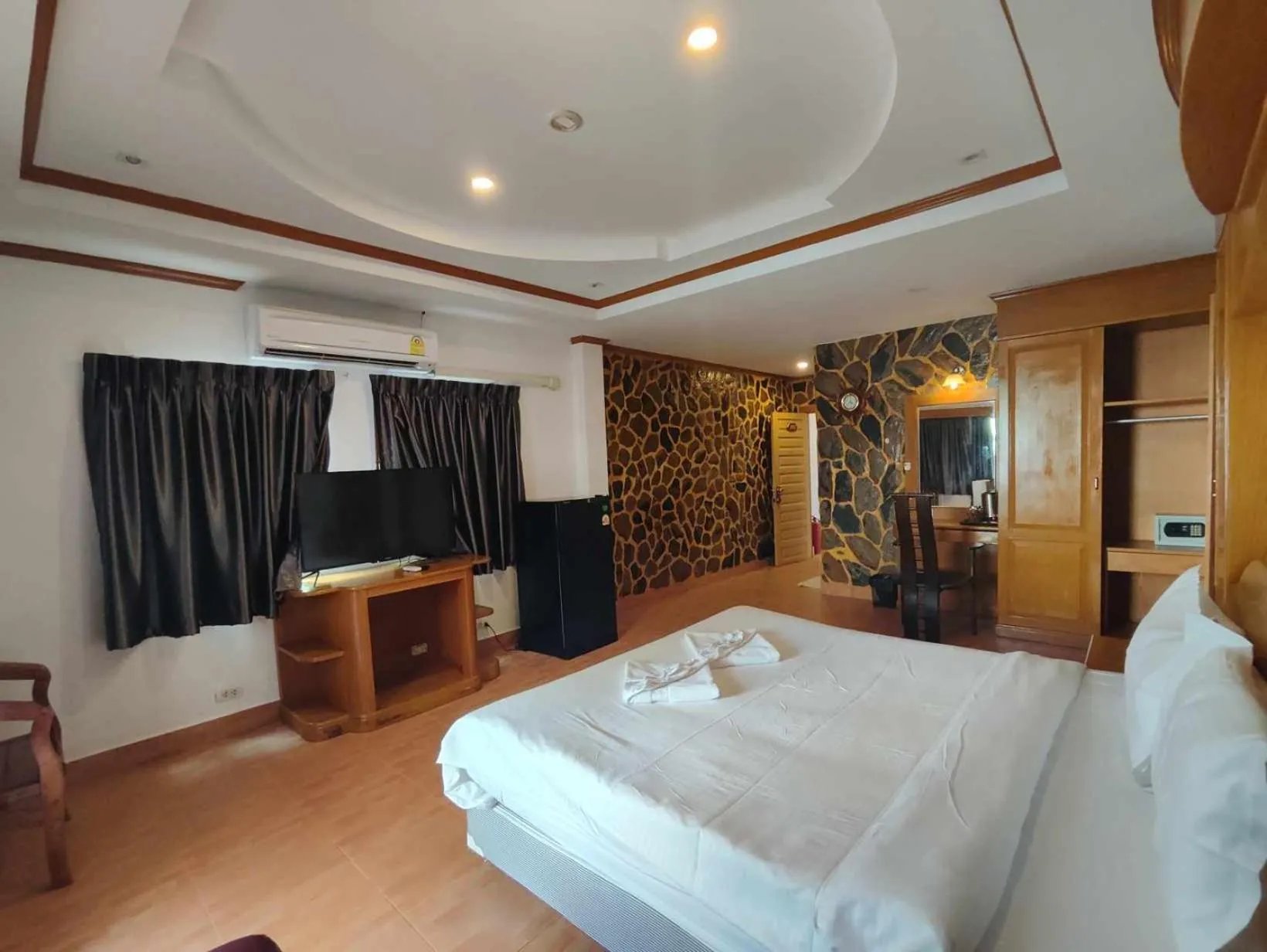 Bedroom in Rock Shore Patong