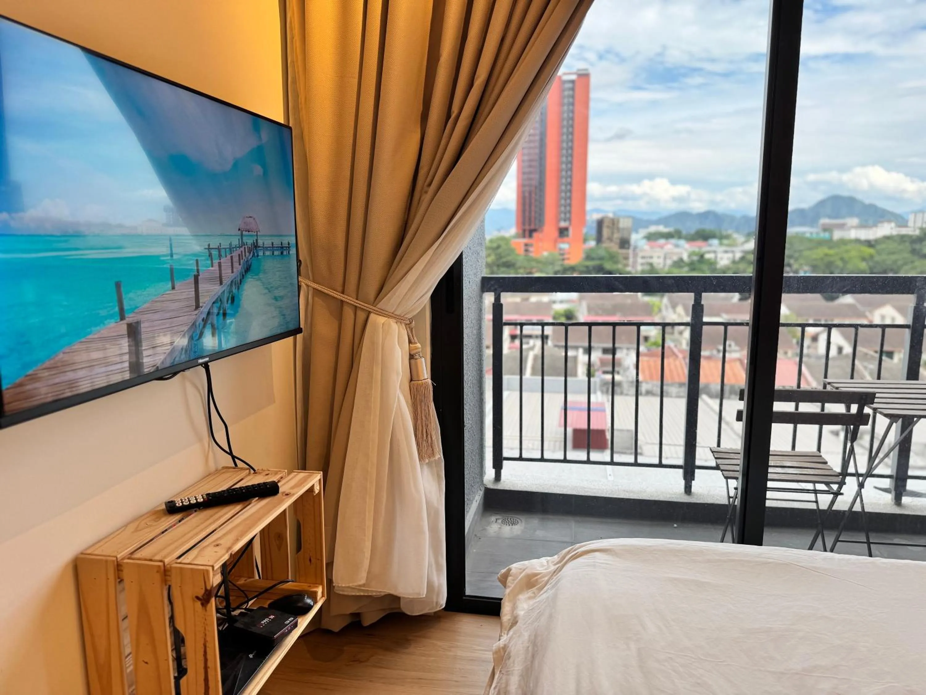 TV and multimedia, Bed in Ipoh Horizon Skypool Town Suites 4-11pax by IWH Suites