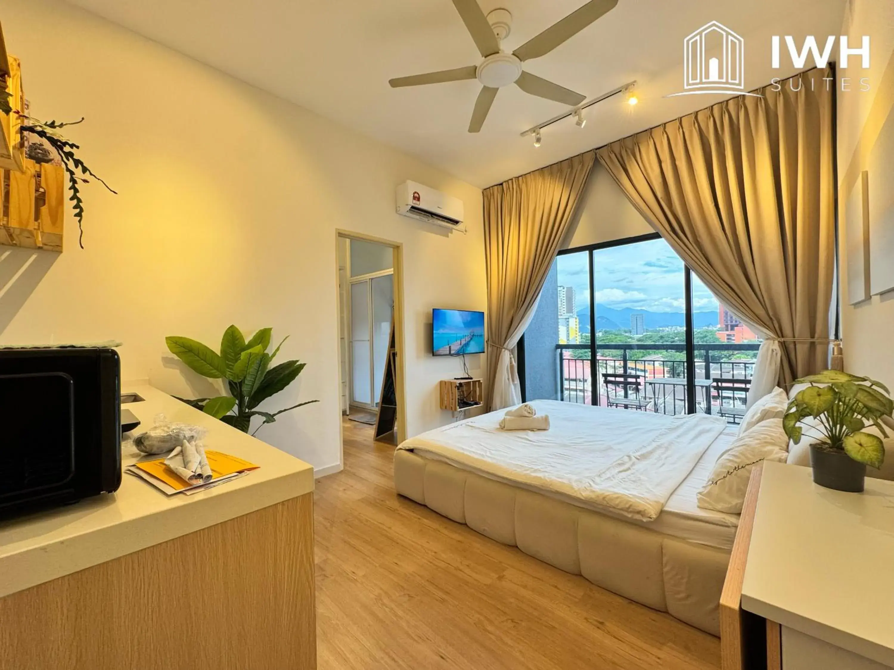 Deluxe King Studio in Ipoh Horizon Skypool Town Suites 4-11pax by IWH Suites Deluxe King Studio in Ipoh Horizon Skypool Town Suites 4-11pax by IWH Suites