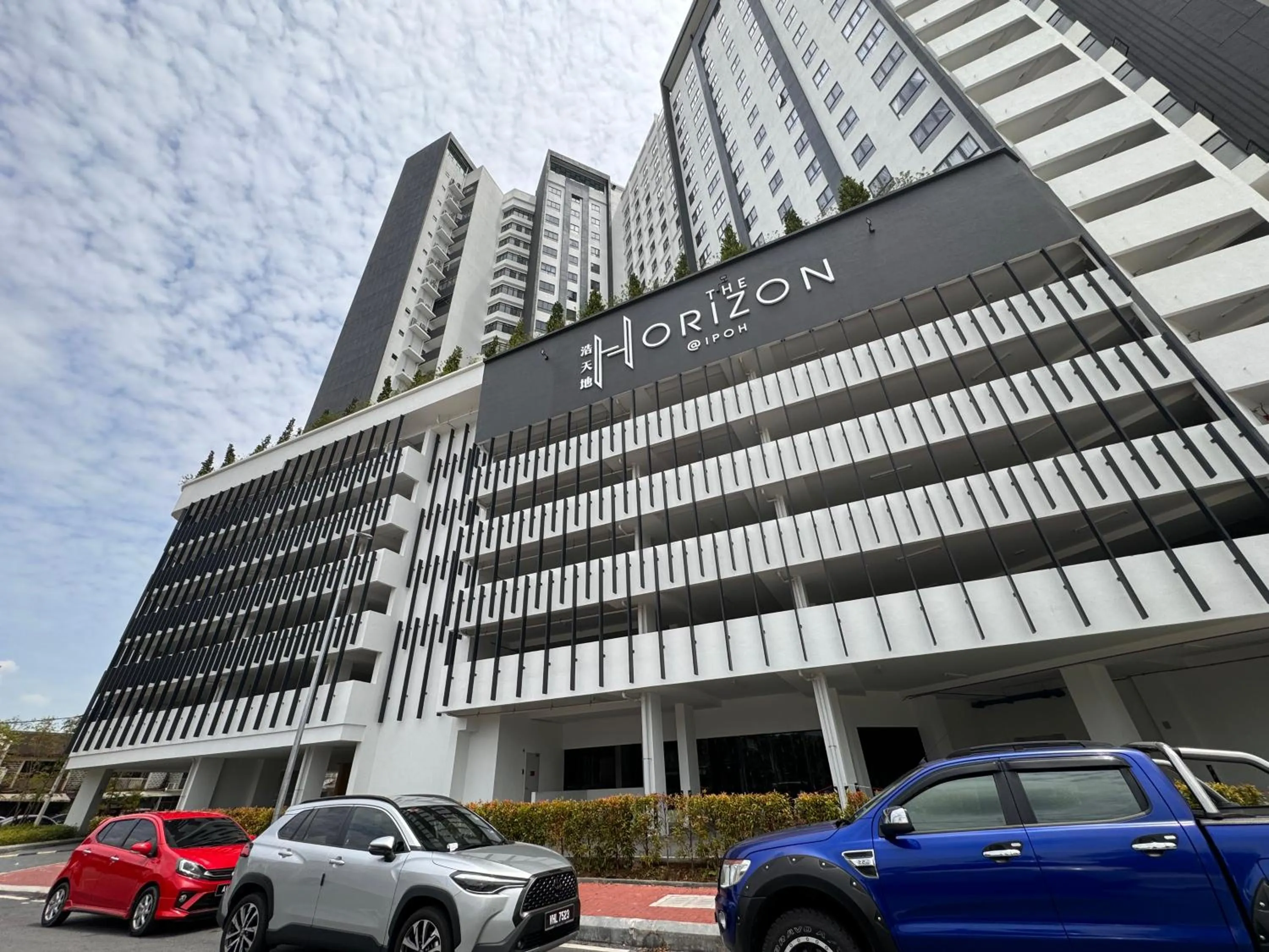 Property building in Ipoh Horizon Skypool Town Suites 4-11pax by IWH Suites