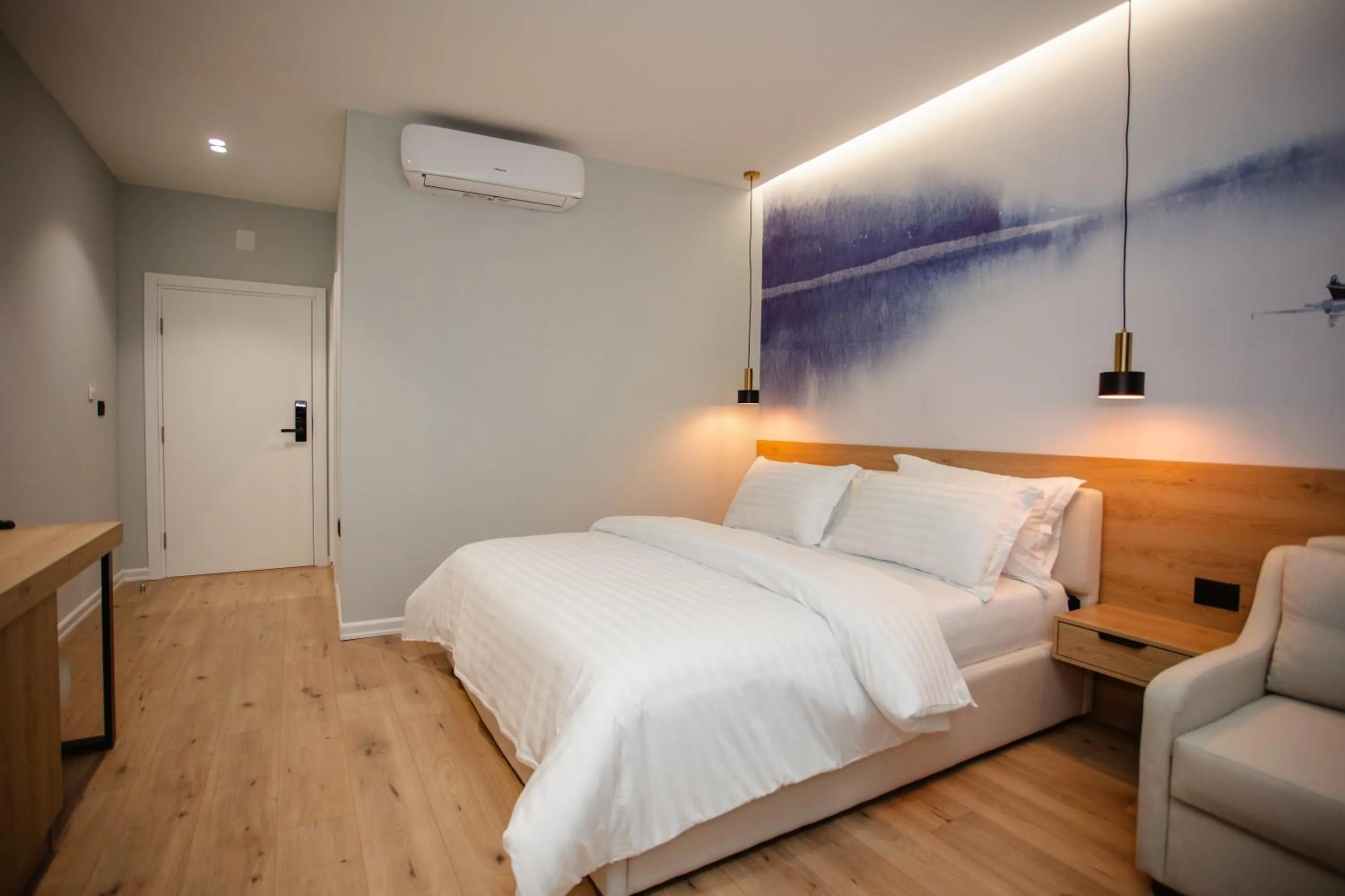 Bed in Oro Inn Hotel