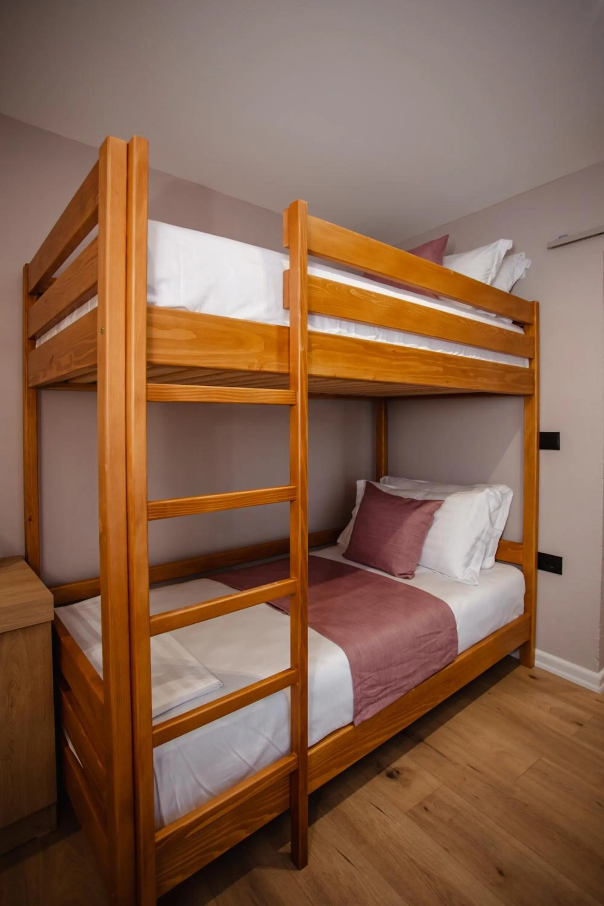 Bed in Oro Inn Hotel