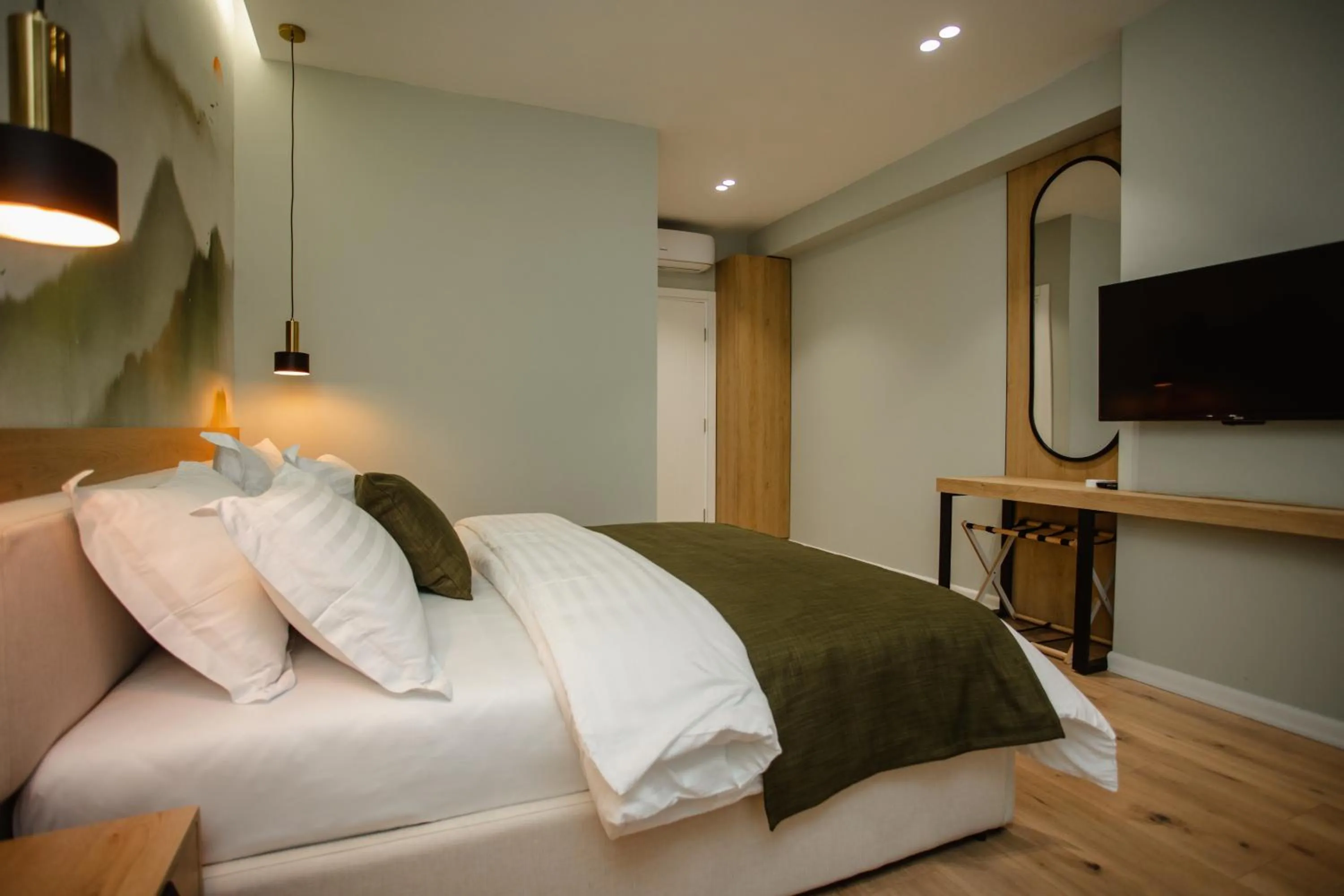 Bed in Oro Inn Hotel