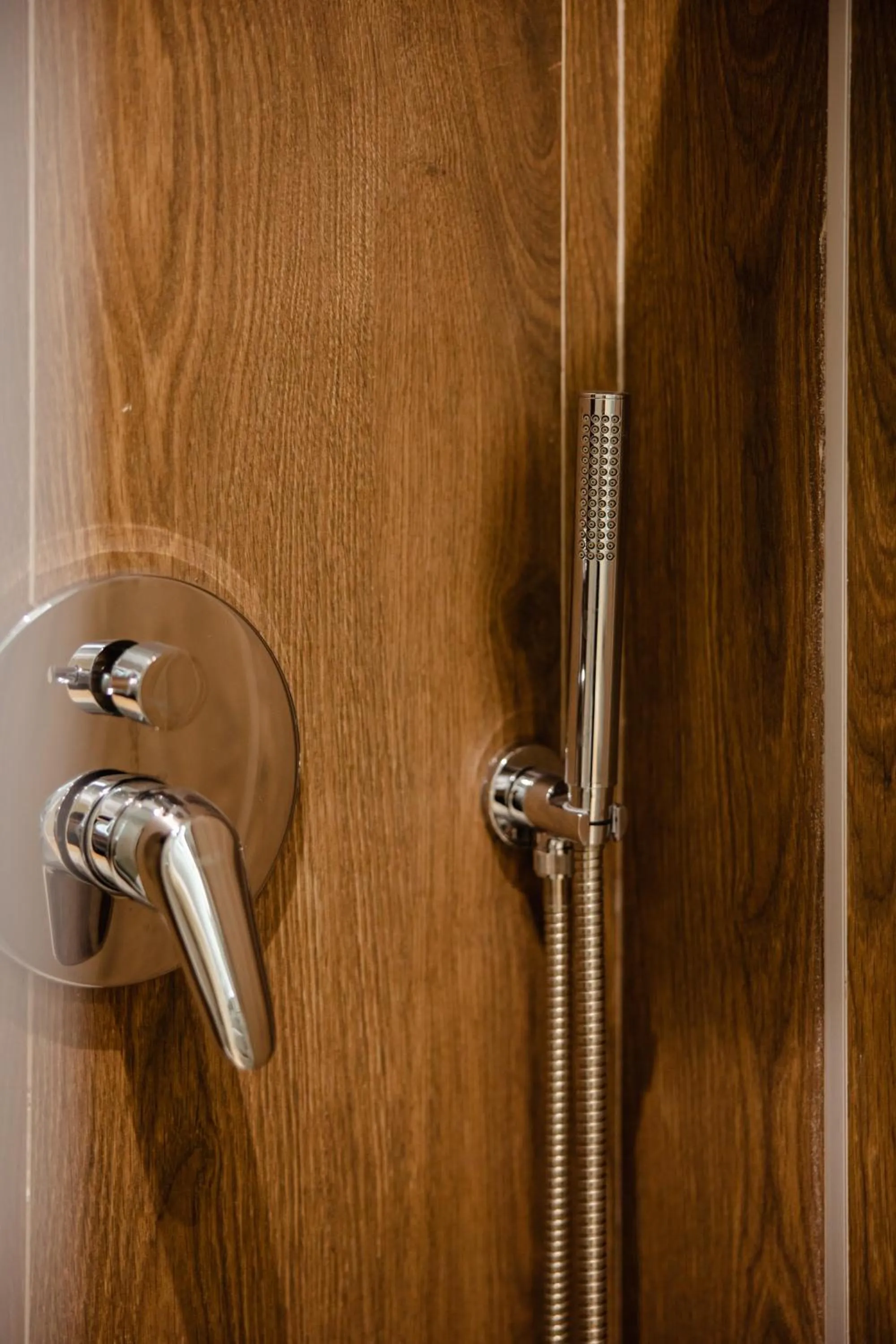 Shower in Oro Inn Hotel