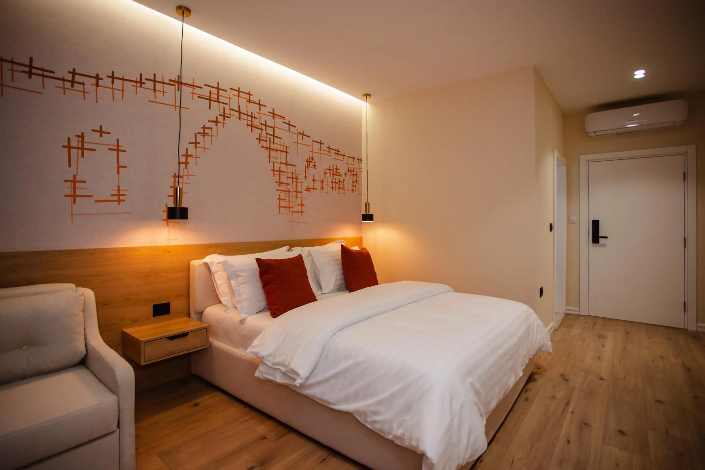 Bed in Oro Inn Hotel